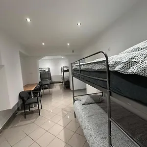  Hostal Golebia